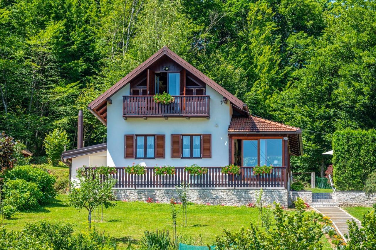 Holiday Home Mare Near River Карловац Экстерьер фото